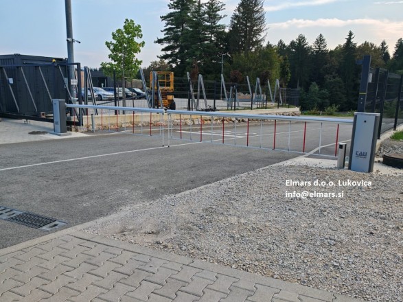 Uspešna montaža dveh avtomatskih zapornic LUXE z naprednim laserskim senzorjem LZR-H100