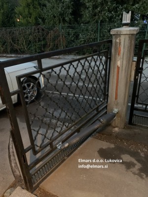 Pogon za dvokrilna vrata ARM znamke TAU